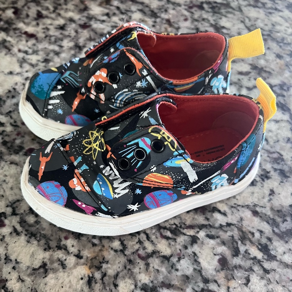 Tom's glow in the dark shoes